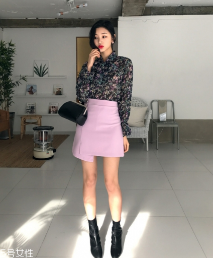 粉色短裙配什么鞋子？少女感爆棚穿搭