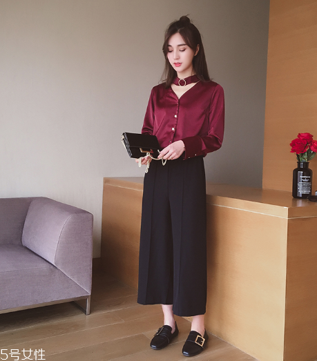 春天穿什么顏色衣服顯白？不要總是黑白灰