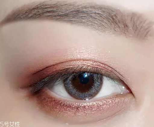 棕色眉筆適合什么膚色？不適合暗膚色