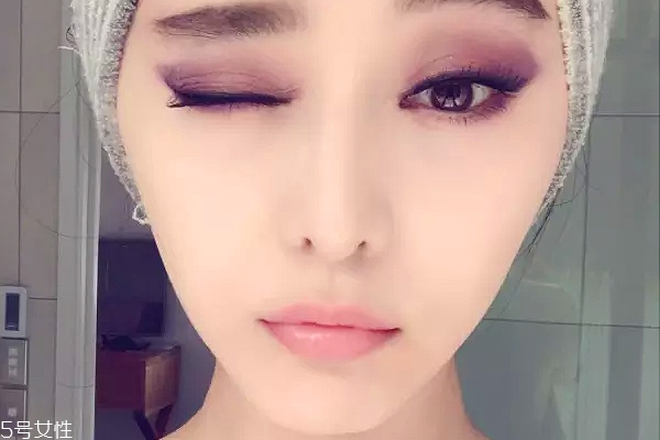 紫色眼影配什么口紅？配少女粉堪稱完美