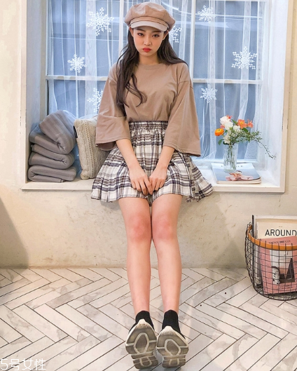 格子百褶裙配什么上衣？美翻整個春夏