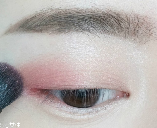 桃花妝用什么眼影好？3重色彩打造迷人眼妝