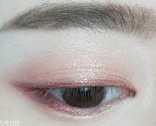 桃花妝用什么眼影好？3重色彩打造迷人眼妝