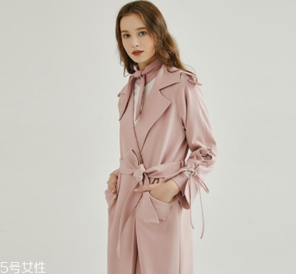 如何挑選風(fēng)衣？這些款式穿10年不過時(shí)