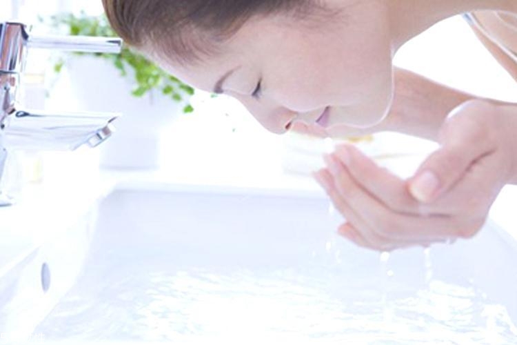 為什么油皮會變成干皮？三個油皮護膚誤區(qū)