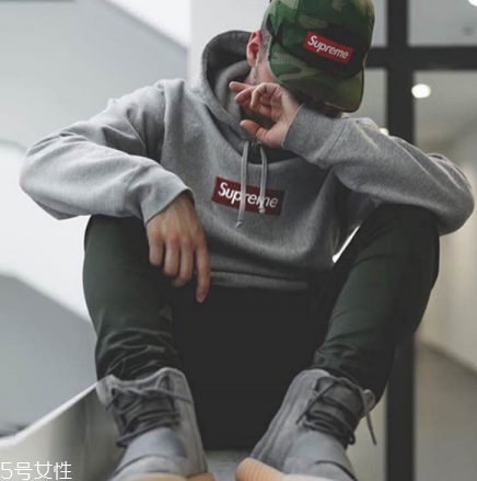 supreme衛(wèi)衣正品多少錢？全球哄搶的品牌