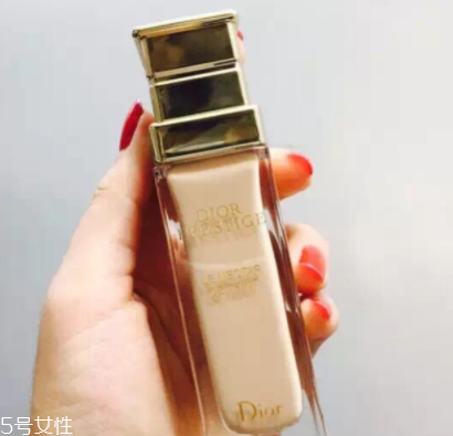 迪奧花蜜粉底液好用嗎？霧面美顏效果