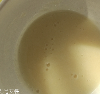 蜂王漿是什么味道？辣味跟酸味