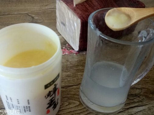 蜂王漿是蜂蜜嗎？并不是一種