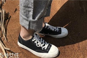 帆布鞋和板鞋有什么區(qū)別？帆布鞋板鞋大對(duì)比