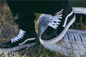 帆布鞋鞋幫發(fā)黃怎么辦？帆布鞋鞋幫要仔細(xì)清洗