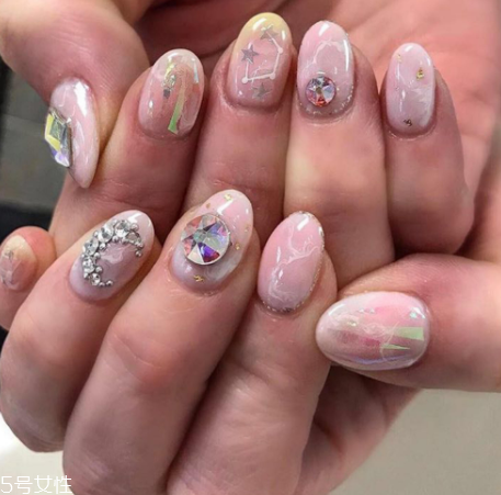 可撕指甲油哪個牌子好？女神都愛的六款健康指甲油