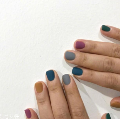 涂一次指甲油多久卸掉？最好是半個月卸掉