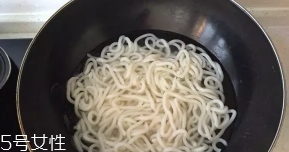 袋裝烏冬面怎么做好吃？地道日式烏冬面做法