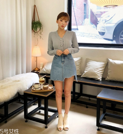 牛仔裙配什么上衣？最經(jīng)典的時尚穿搭
