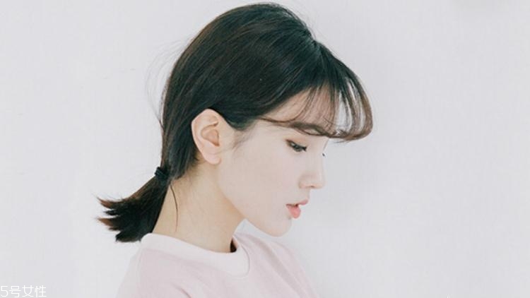 圓臉?lè)侥樳m合什么扎發(fā)？2018流行少女扎發(fā)