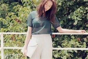 白褲子怎么搭配衣服好看？跟著明星學(xué)穿搭