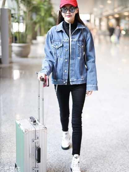 黑色打底衫怎么配衣服？時(shí)尚界的常青單品