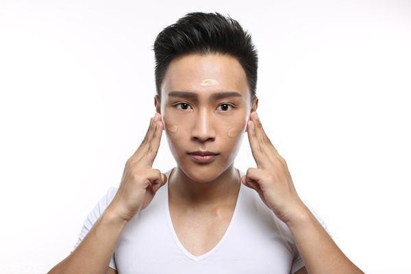 男生怎么化妝顯臉小？這4個(gè)地方化好秒帥