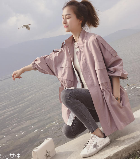 今年流行什么樣的風衣？這幾款少女感十足