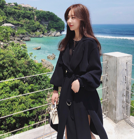 今年流行什么樣的風衣？這幾款少女感十足