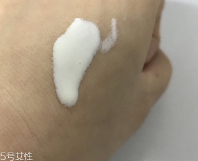 防曬乳可以當隔離用嗎？不可用在妝前