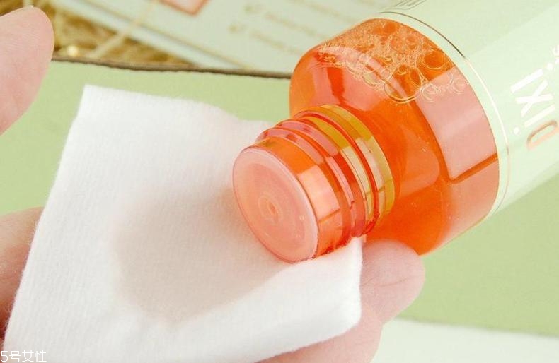 去角質(zhì)化妝水含酒精嗎？適合痘肌嗎？