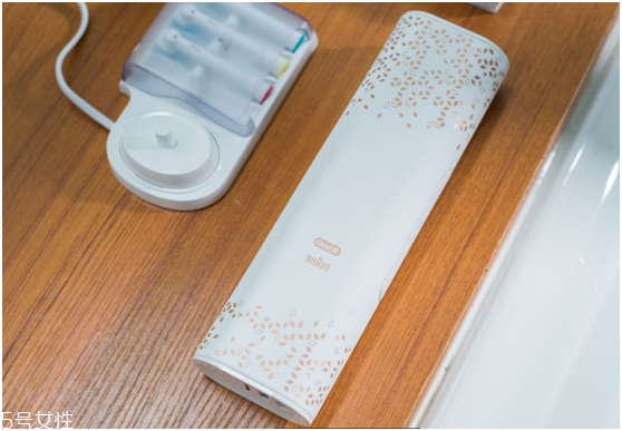 歐樂b電動牙刷怎么樣？四個刷頭很好用