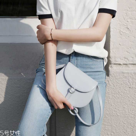 aiou是什么牌子？極簡(jiǎn)風(fēng)個(gè)性包袋