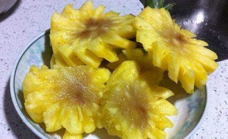 菠蘿里面發(fā)黑能吃嗎？切開菠蘿里面是黑色的怎么回事？