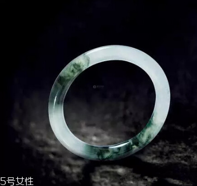 玉手鐲斷了怎么修復(fù)？玉手鐲佩戴要當(dāng)心