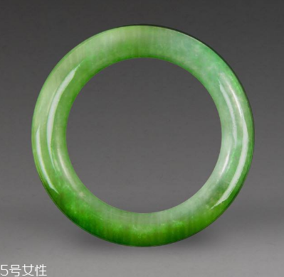 玉手鐲取不下來(lái)怎么辦？小妙招輕松取下玉手鐲