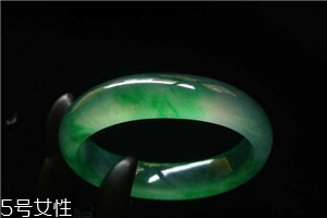 玉手鐲取不下來(lái)怎么辦？小妙招輕松取下玉手鐲