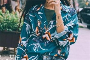 碎花衣服怎么搭配？美上天的秘密武器