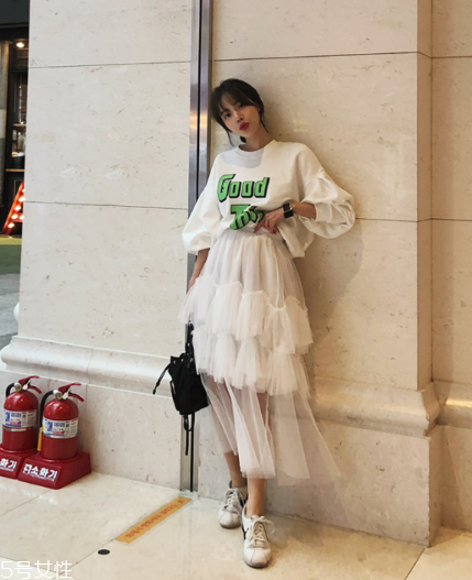 長(zhǎng)袖t恤怎么搭配？屬于你的最佳出門(mén)穿搭