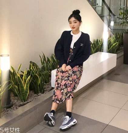 印花連衣裙配什么鞋子？印花連衣裙搭配鞋子圖片