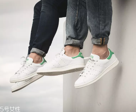 小白鞋可以用84洗嗎？慎用84洗小白鞋