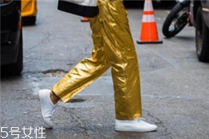 小白鞋脫皮了怎么修復(fù)？小白鞋脫皮修復(fù)技巧