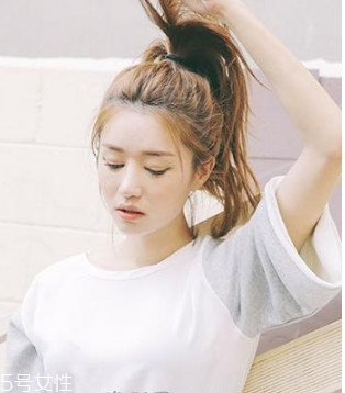 中長(zhǎng)發(fā)怎么扎好看 中長(zhǎng)發(fā)這樣扎可愛又減齡