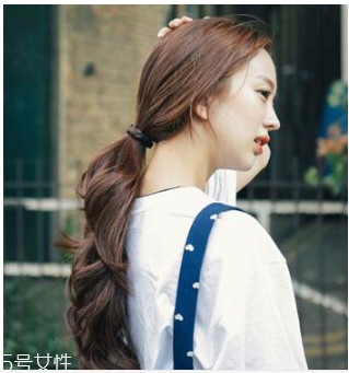 中長(zhǎng)發(fā)怎么扎好看 中長(zhǎng)發(fā)這樣扎可愛又減齡