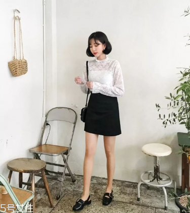 黑色半身裙怎么搭配？黑色半身裙搭配技巧