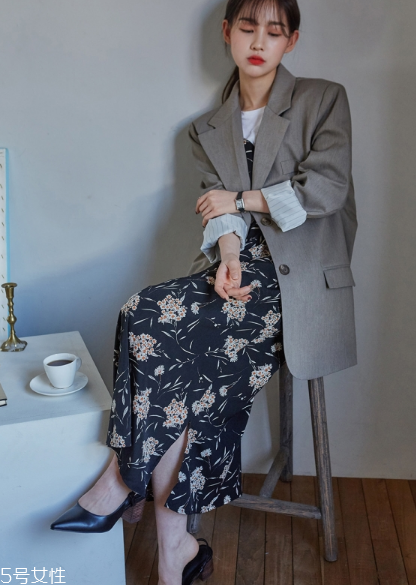 吊帶連衣裙配什么鞋子？吊帶連衣裙搭配鞋子圖片