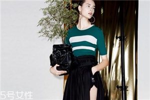 條紋t恤怎么搭配？條紋t恤搭配技巧