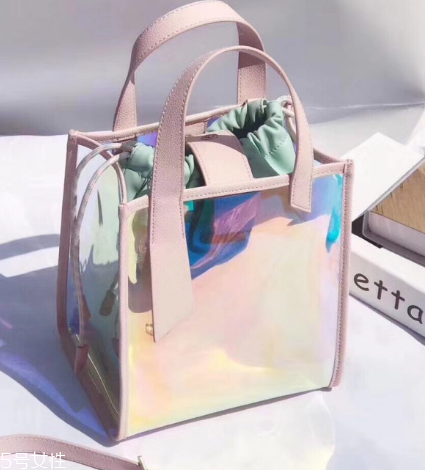 小ck鐳射包多少錢？charles keith鐳射包價格