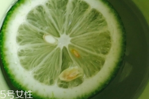 青檸檬可以敷臉嗎？青檸檬敷臉能美白嗎？
