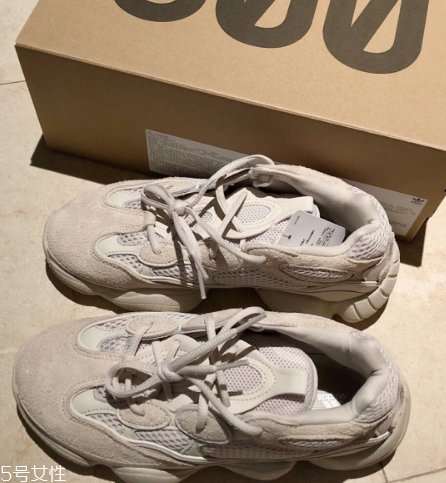 yeezy 500偏碼嗎？yeezy 500鞋碼標準嗎