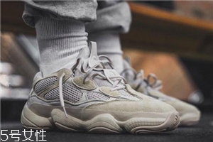 yeezy 500偏碼嗎？yeezy 500鞋碼標準嗎