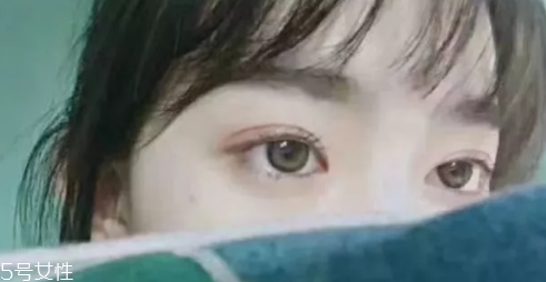 綠色美瞳適合畫(huà)什么妝 綠色美瞳給人什么感覺(jué)