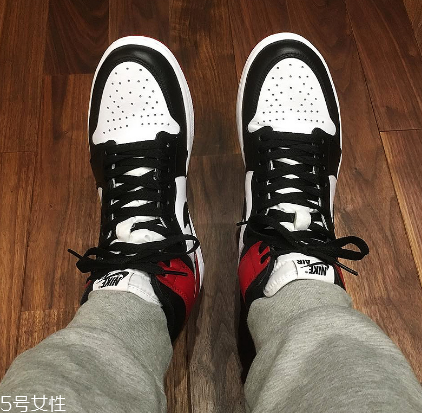 aj 1黑腳趾有女款嗎？aj 1黑腳趾有女生碼數(shù)嗎