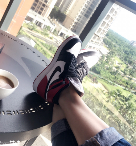 aj 1黑腳趾多少錢？aj 1黑腳趾市場(chǎng)價(jià)格